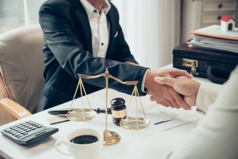 How the Best Criminal Lawyers in Dubai Guide Clients Through Legal Procedures