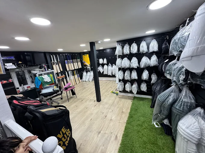 How to Size Cricket Pads, Gloves & Helmets